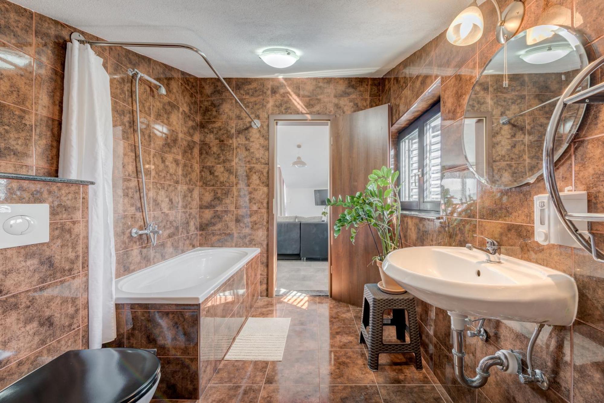 Deepwater House Apartment Слатине Екстериор снимка