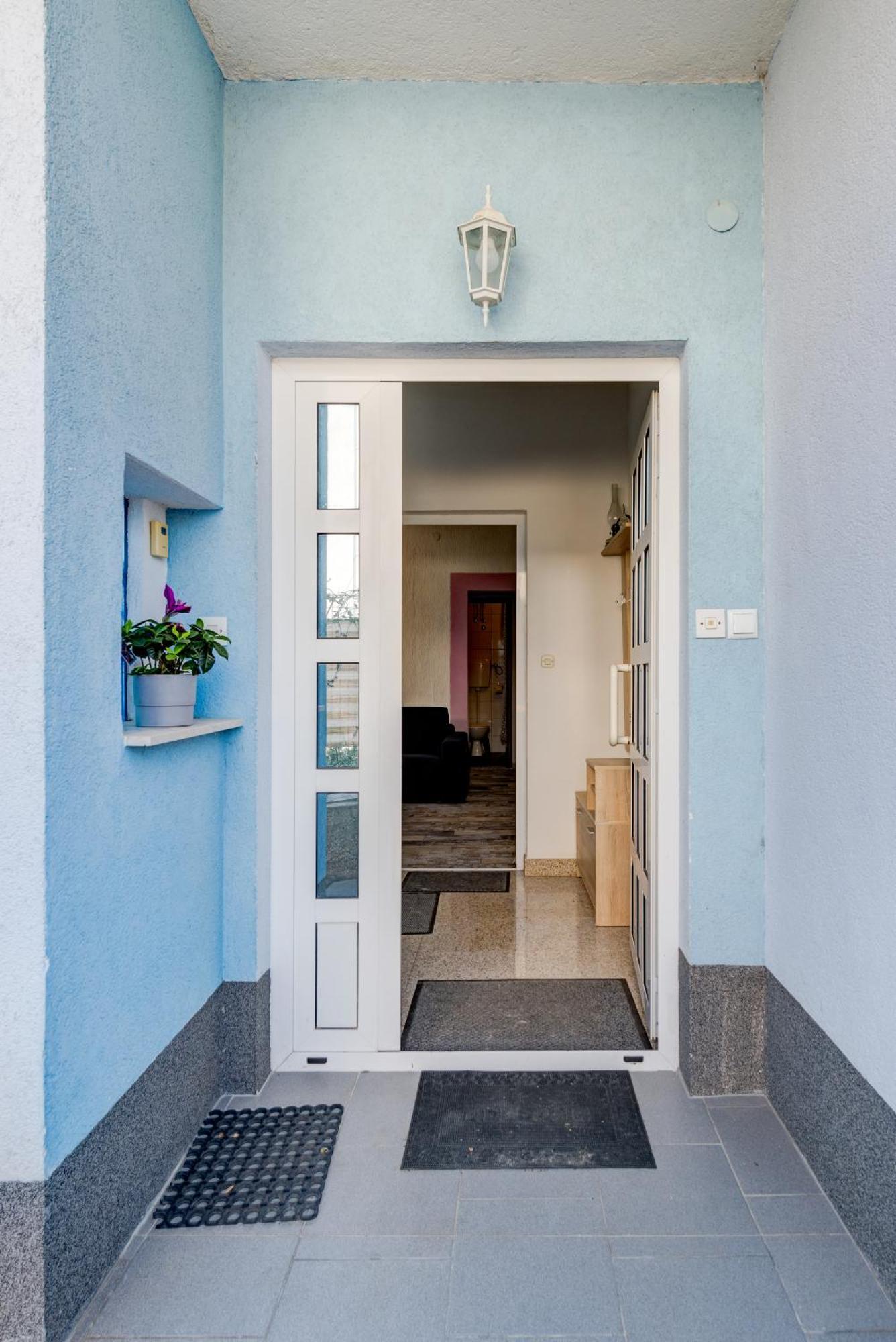 Deepwater House Apartment Слатине Екстериор снимка