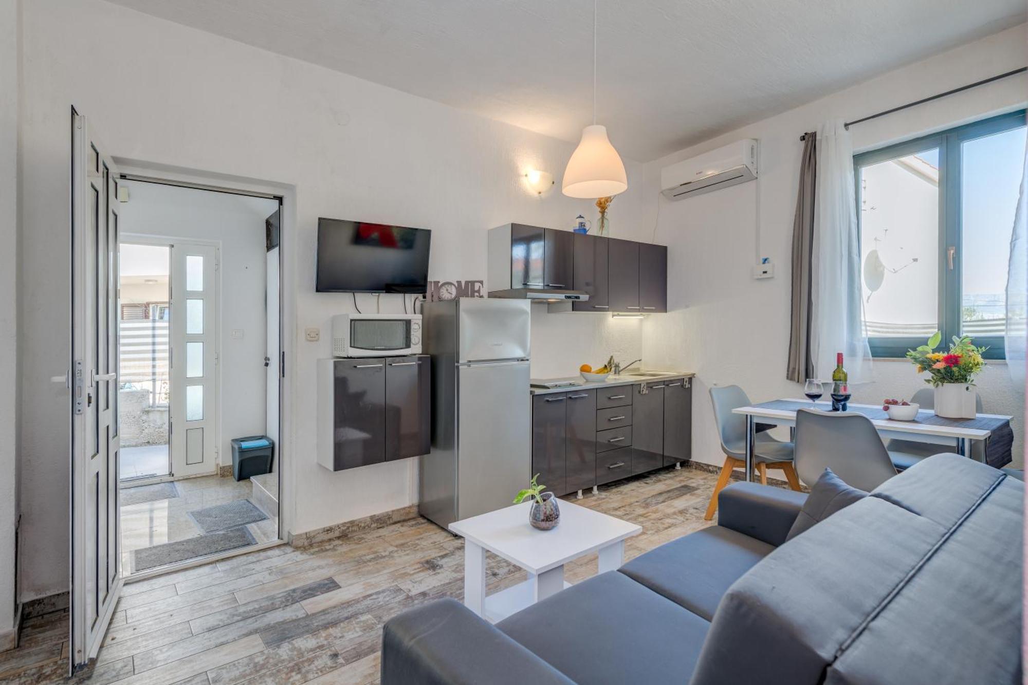 Deepwater House Apartment Слатине Екстериор снимка