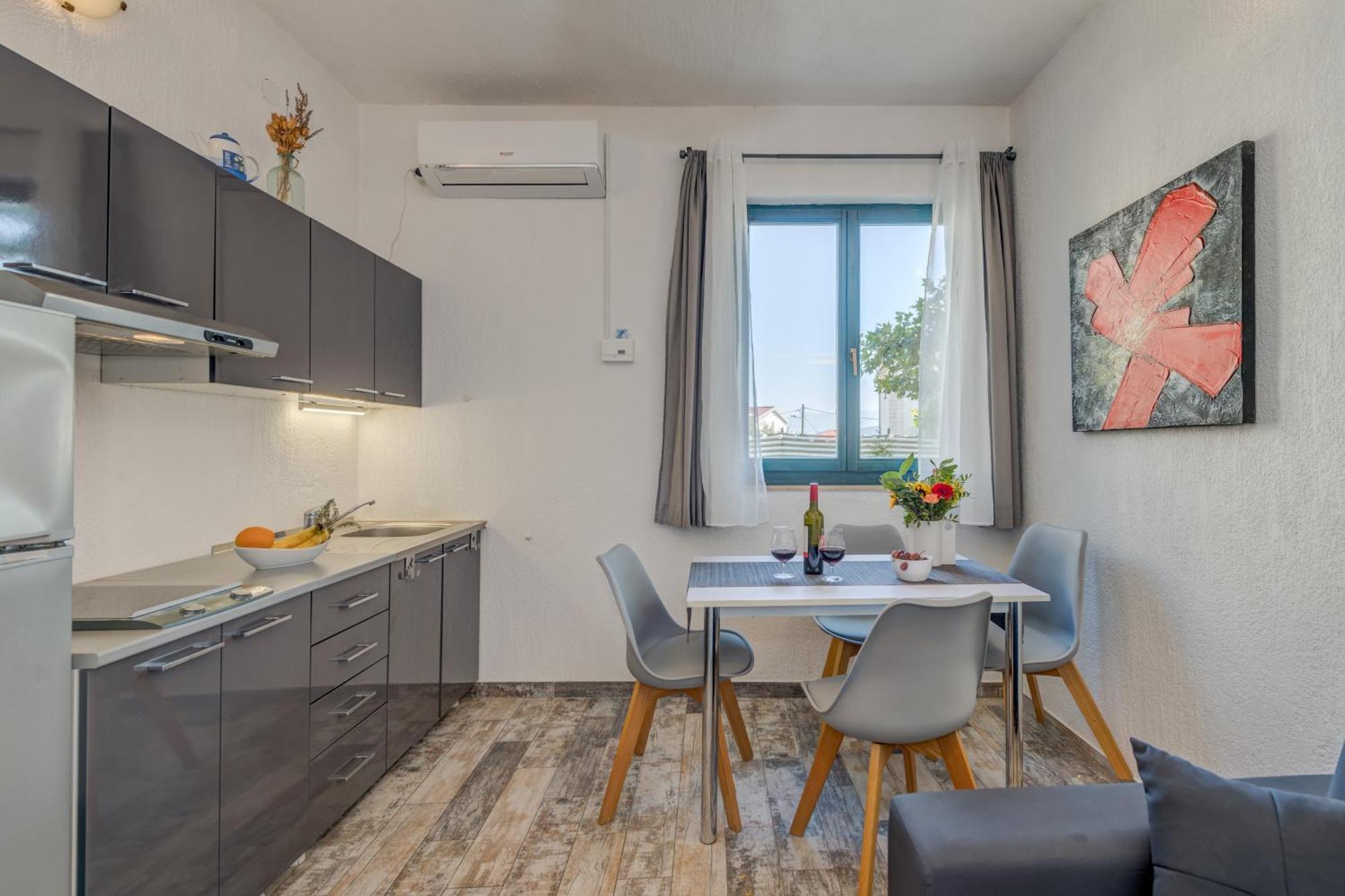 Deepwater House Apartment Слатине Екстериор снимка