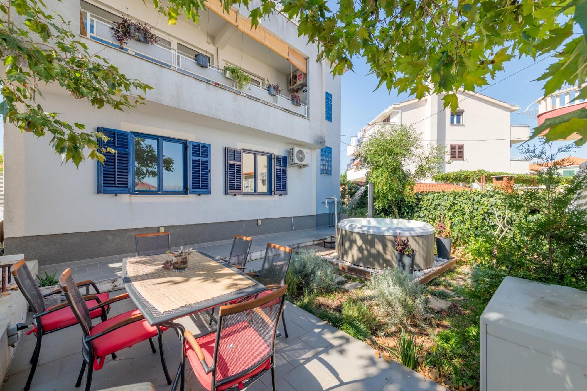 Deepwater House Apartment Слатине Екстериор снимка